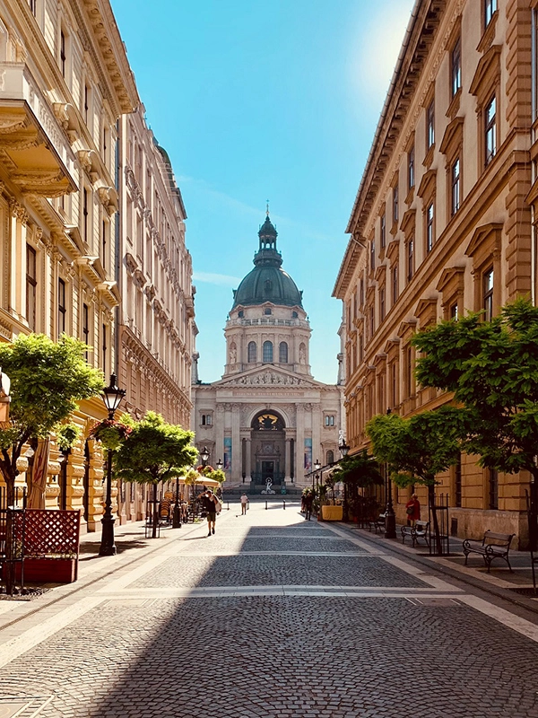 travel_guide_to_hungary_budapest_alina_blaga